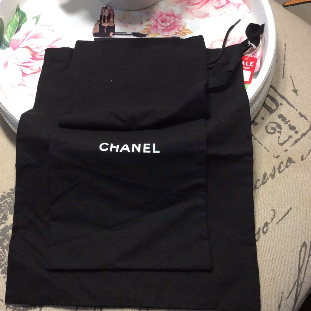 Chanel Dusters - Picture 2 of 3